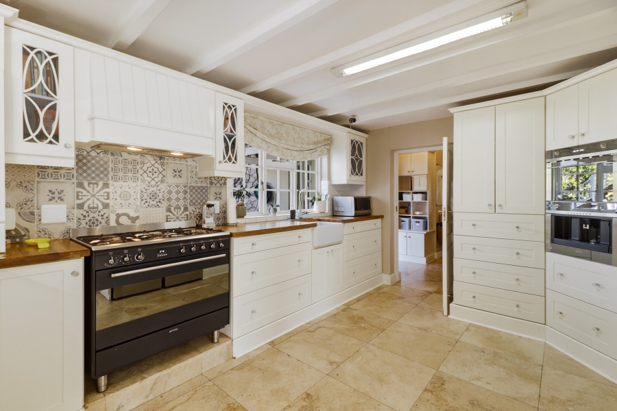6 Bedroom Property for Sale in La Concorde Western Cape